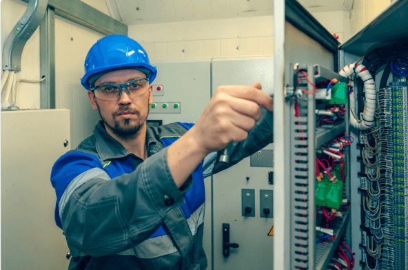 Read more about the article How Much Does It Really Cost to Replace an Electrical Panel in Toronto?