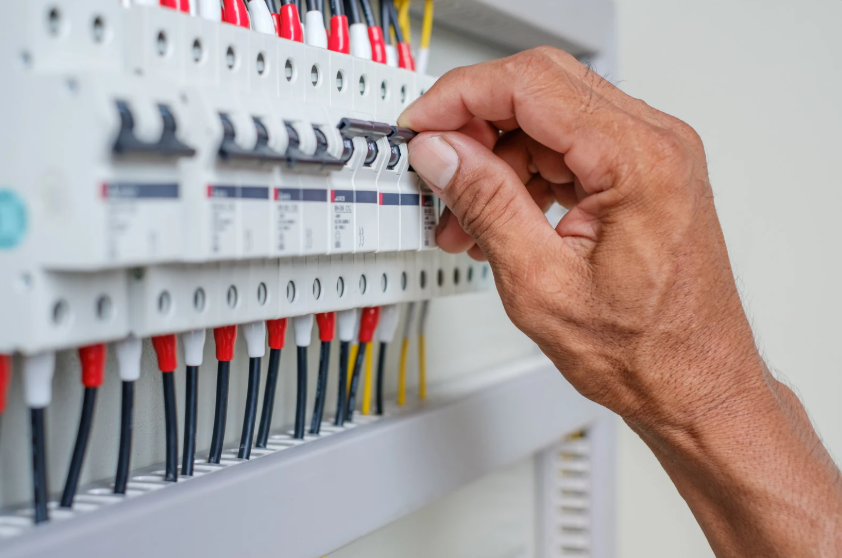 Read more about the article Is Your Circuit Breaker Acting Up? Here’s How to Tell